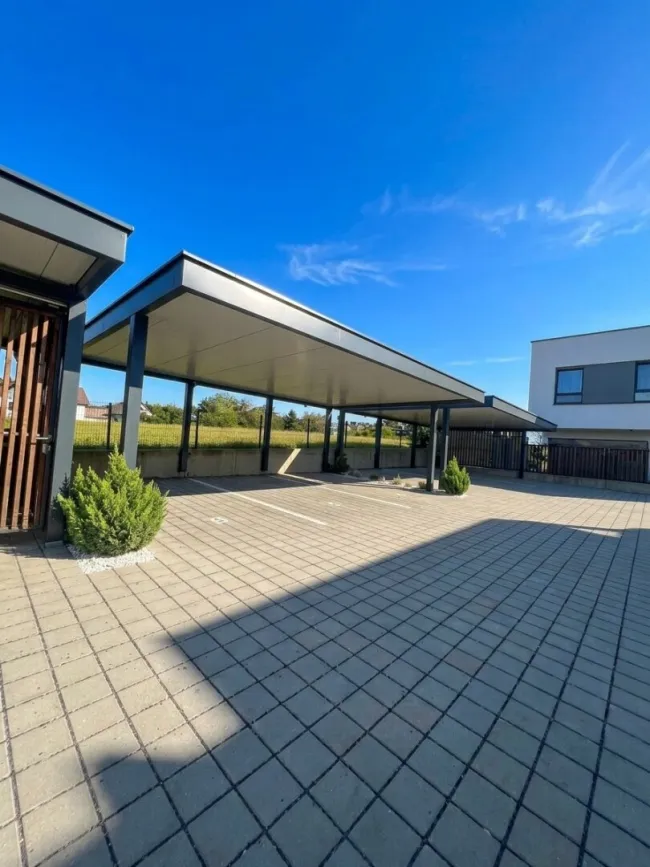 2 x Carports mit E-Ladestation