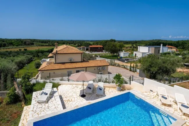 Exklusive Designvilla mit Meerblick in der nähe von Poreč - Titelbild