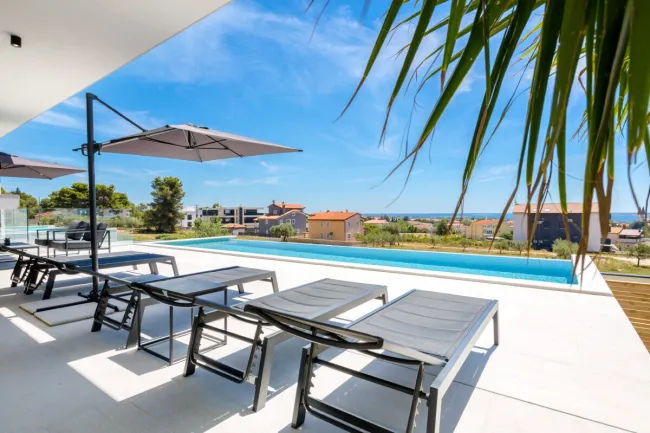Exklusive Designer-Villa mit Infinity-Pool und Wellnessbereich - Bild