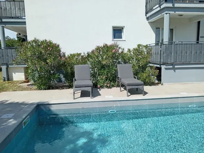 Renditeobjekt in Pula: 19 Zimmer, 2 Pools, großer Garten, 8 Terrassen, 998.000 €! - Titelbild