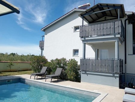 Wunderschöner-Mediterraner Wohnraum in Pula : Moderne 3 Zimmer - Wohnung- mit Privat- Pool , Garten& Grillecke
