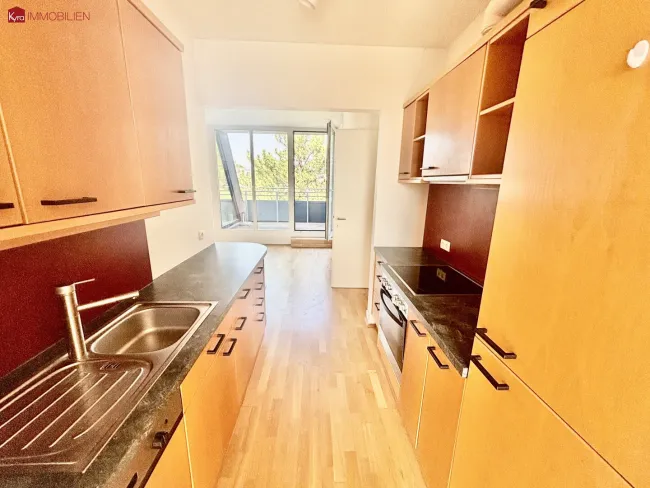 Helles 3-Zimmer Dachgeschoß mit Balkon, Stellplatz & Grünblick in 1230 Wien - Bild