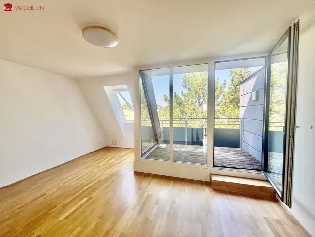Helles 3-Zimmer Dachgeschoß mit Balkon, Stellplatz & Grünblick in 1230 Wien - Titelbild