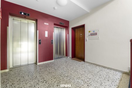 Großzügige Eigentumswohnung mit Loggia, Garage und Lift – Wohnqualität in Zentrumsnähe