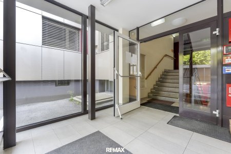 Großzügige Eigentumswohnung mit Loggia, Garage und Lift – Wohnqualität in Zentrumsnähe