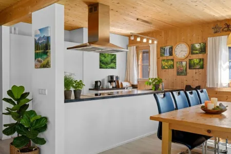 Wunderschönes Chalet mit Freizeitwohnsitz in Bartholomäberg: 6 Zimmer, Garten und Terrasse- idyllisches Kleinod!