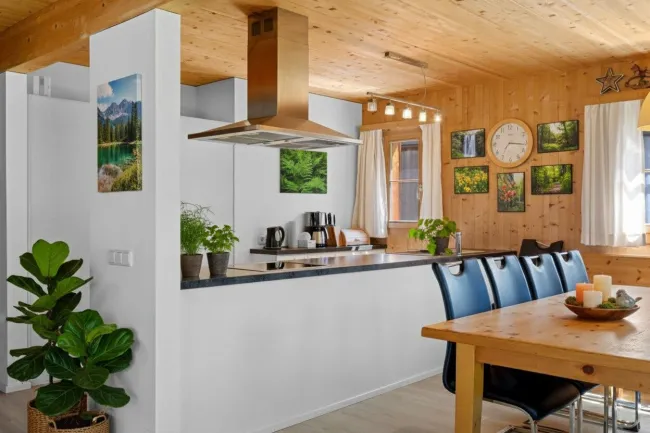 Wunderschönes Chalet mit Freizeitwohnsitz in Bartholomäberg: 6 Zimmer, Garten und Terrasse- idyllisches Kleinod! - Bild