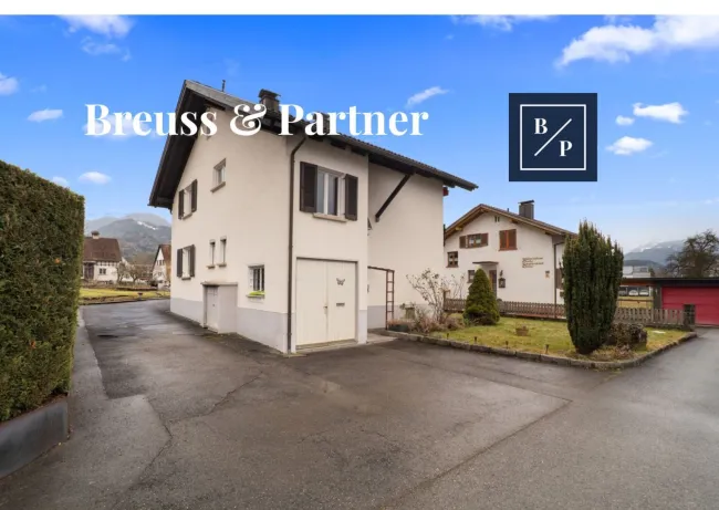 Haus in Rankweil mit Garten, Garage & Bergblick – Renovierungsprojekt mit viel Potential - Titelbild
