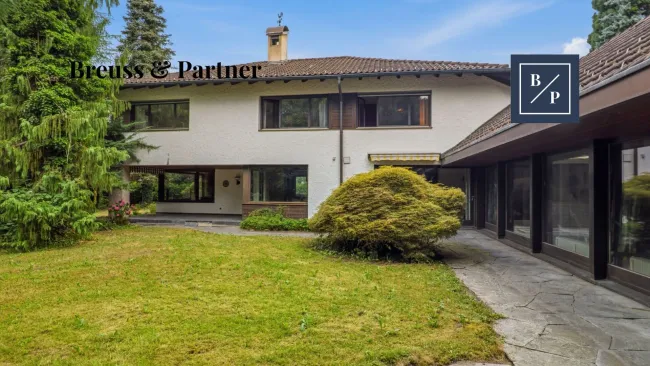 Exklusive Villa mit privatem Wellness- und Indoor-Poolbereich auf parkähnlichem Grundstück in Lustenau - Titelbild