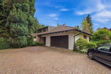 Exklusive Villa mit privatem Wellness- und Indoor-Poolbereich auf parkähnlichem Grundstück in Lustenau
