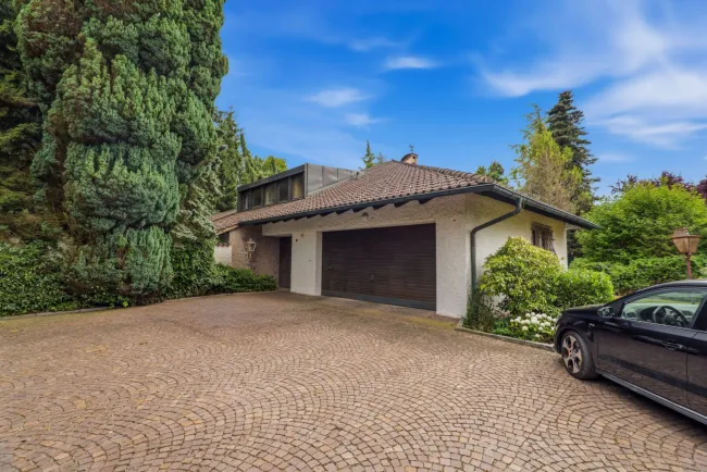 Exklusive Villa mit privatem Wellness- und Indoor-Poolbereich auf parkähnlichem Grundstück in Lustenau - Bild
