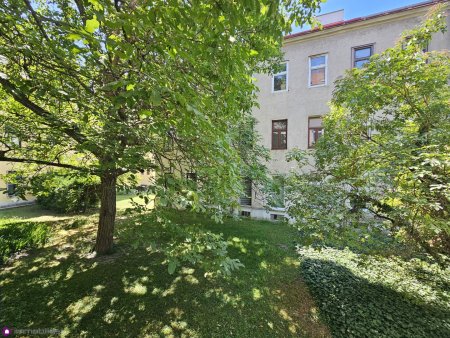 Sanierungsbedürftige Einzimmerwohnung im Herzen von Stadlau...