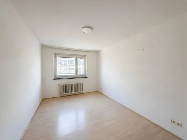 Kompakte Starterwohnung im 5. OG | ELISABETH-VORSTADT - Bild