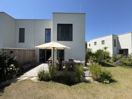 HOCHWERTIGES SEEHAUS + PRIVATEM SEEZUGANG + GARTEN - 35 MIN VON WIEN ENTFERNT