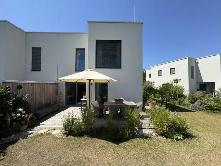 HOCHWERTIGES SEEHAUS + PRIVATEM SEEZUGANG + GARTEN - 35 MIN VON WIEN ENTFERNT