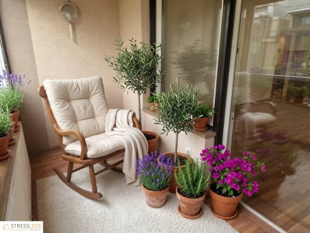 PROVISIONSFREI! Koffer packen und einziehen! Sofort beziehbare 2 Zimmerwohnung mit verglaster Loggia und Parkplatz!