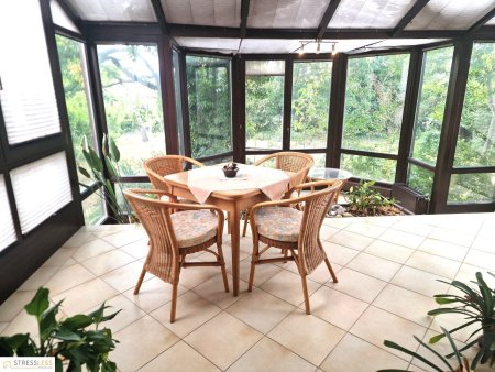 Top gepflegtes, voll unterkellertes Einfamilienhaus mit traumhaftem Wintergarten in absoluter Grünruhelage von Korneuburg!