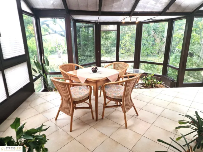 Top gepflegtes, voll unterkellertes Einfamilienhaus mit traumhaftem Wintergarten in absoluter Grünruhelage von Korneuburg! - Bild