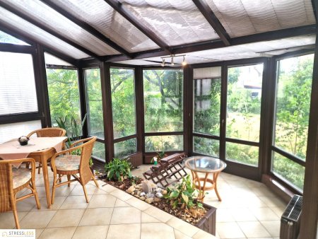 Top gepflegtes, voll unterkellertes Einfamilienhaus mit traumhaftem Wintergarten in absoluter Grünruhelage von Korneuburg!