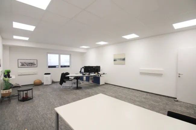 Funktionales Büro in Regau - sofort verfügbar - 41,5 m² Büro + Gemeinschaftsräume - Bild