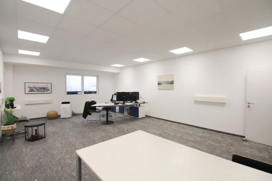 Funktionales Büro in Regau - sofort verfügbar - 41,5 m² Büro + Gemeinschaftsräume - Bild