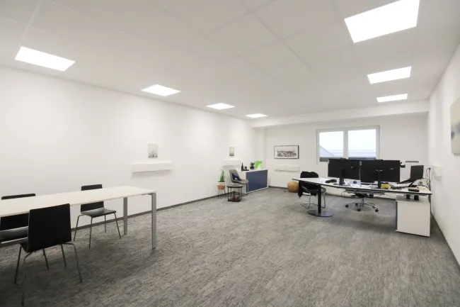 Funktionales Büro in Regau - sofort verfügbar - 41,5 m² Büro + Gemeinschaftsräume - Bild