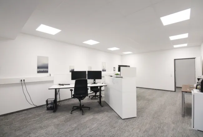 Bürofläche in Regau – ideal für Start-ups & Dienstleister! 42 m² Büro mit TOP Verkehrsanbindung & Infrastruktur! - Bild