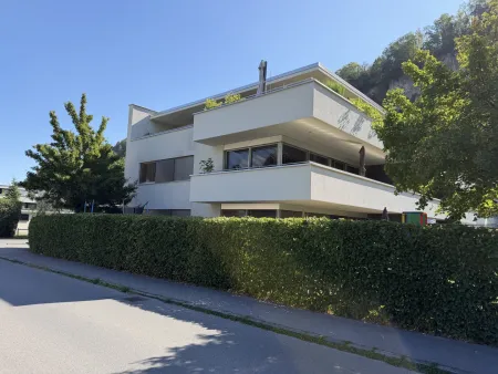 Beeindruckende 4 Zi.-Dachgeschosswohnung mit 2 TG-Stellplätzen & Erdwärme - Top Lage