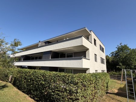 Beeindruckende 4 Zi.-Dachgeschosswohnung mit 2 TG-Stellplätzen & Erdwärme - Top Lage