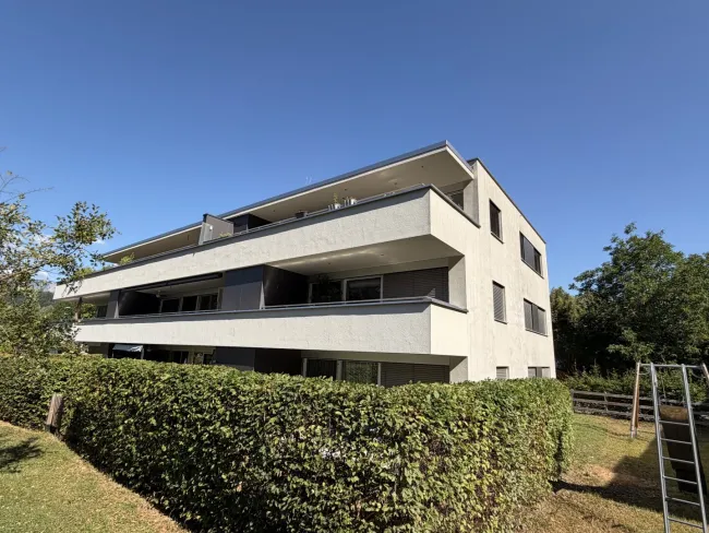 Beeindruckende 4 Zi.-Dachgeschosswohnung mit 2 TG-Stellplätzen & Erdwärme - Top Lage - Bild