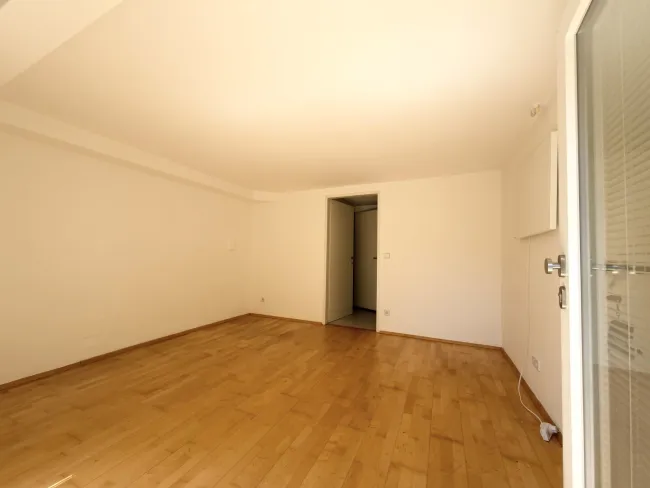 Souterrain Zimmer mit separatem Eingang