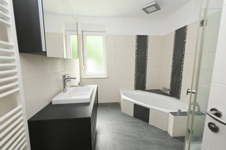 Geräumige 5-Zimmer Gartenwohnung mit Wintergarten in Hollabrunn – gepflegt und sonnig!