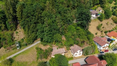 Drei Häuser sanierungsbedürftig in Ferndorf