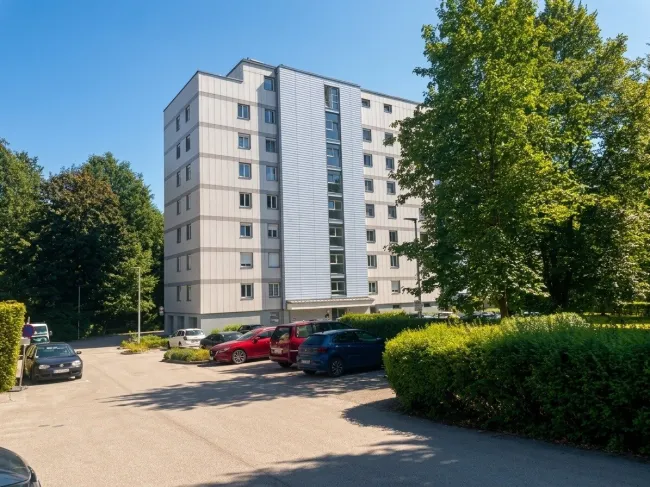 4-Zimmer-Eckwohnung mit großer Südloggia und Panoramablick - Bild
