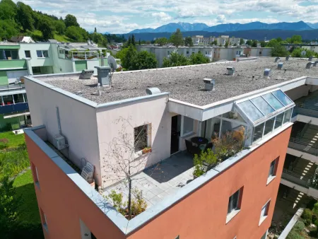 94 m² Wohnkomfort über den Dächern von Klagenfurt - Zwei Terrassen, Wintergarten, Klimaanlage und Schwedenofen