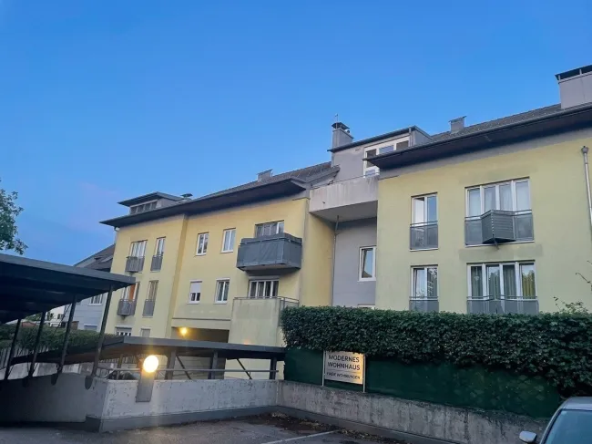 Dachgeschosswohnung in ruhiger Wohnlage – mit großer Terrasse und idealer Infrastruktur - Titelbild