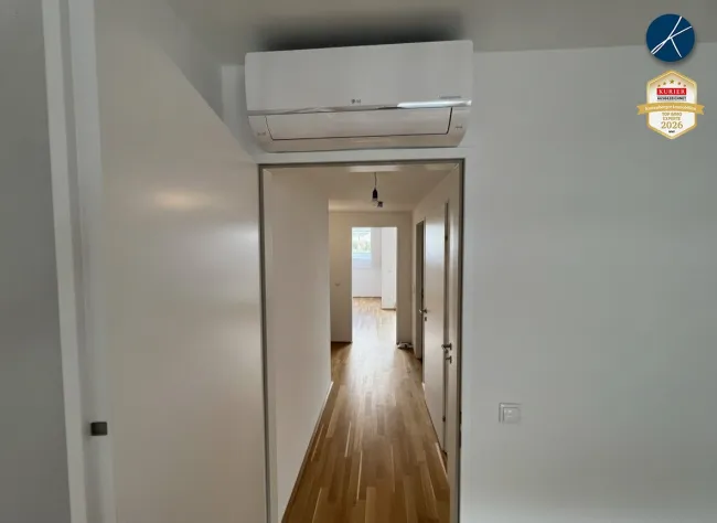 Blick Schlafzimmer  Richtung  Wohnzimmer