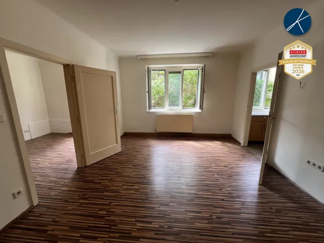 Links Schlafzimmer - Rechts Kücheneingang - Mitte Wohnzimmer