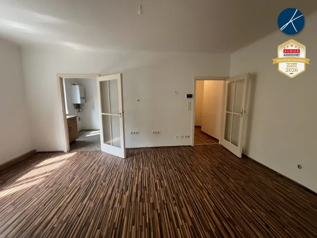 Wohnzimmer - Blick Küche und Vorzimmer