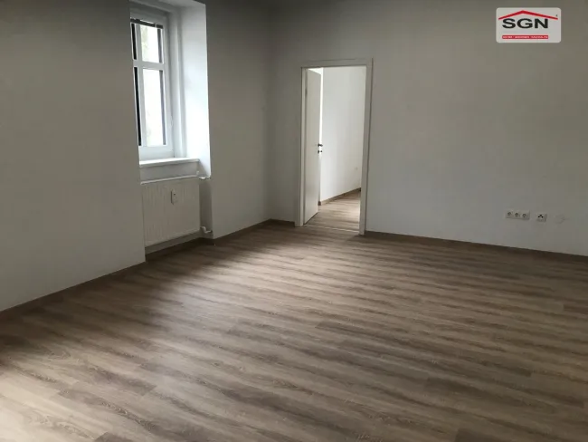 Wunderschöne 3-Zimmer Altbauwohnung mit PKW-Abstellplatz - Bild