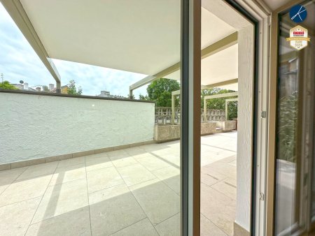 Blick von Schlafzimmer auf Terrasse