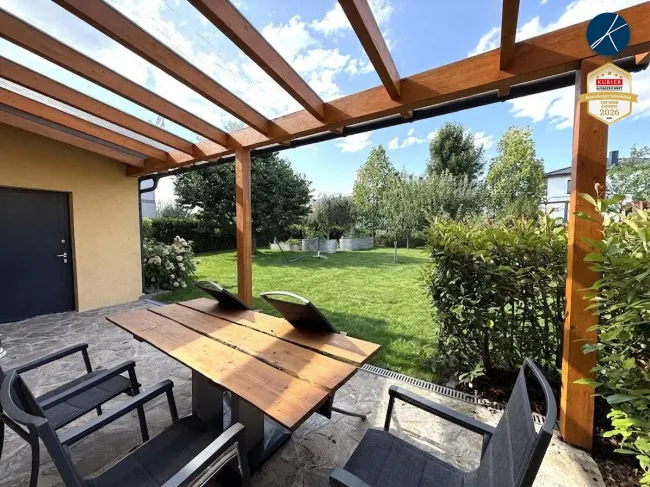 Terrasse mit Pergola