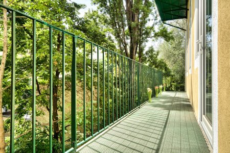 Pawlatschenbalkon und Wohnungszugang