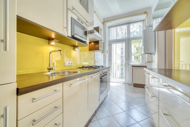 Pawlatschenbalkon und Wohnungszugang