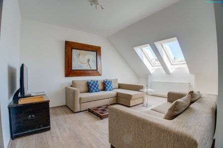 Exklusives Dachgeschossjuwel in begehrter Gersthof-Lage – Absolute Ruhe und viel Potenzial