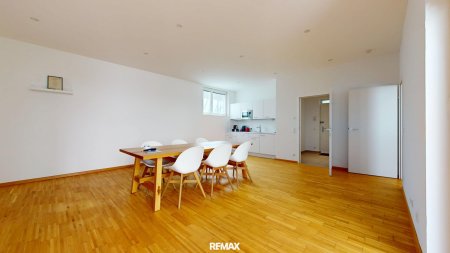 Innenhofseitiges Büro mit Terrasse beim Genochplatz nahe S-Bahn Erzherzog-Karl-Straße