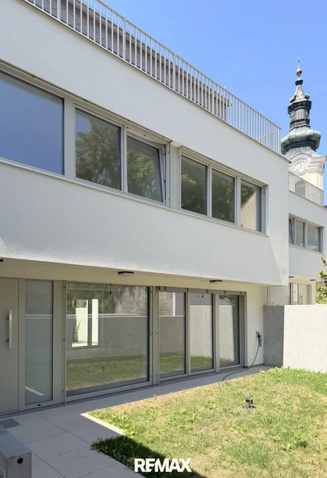 Hausansicht Top 7 mit Garten