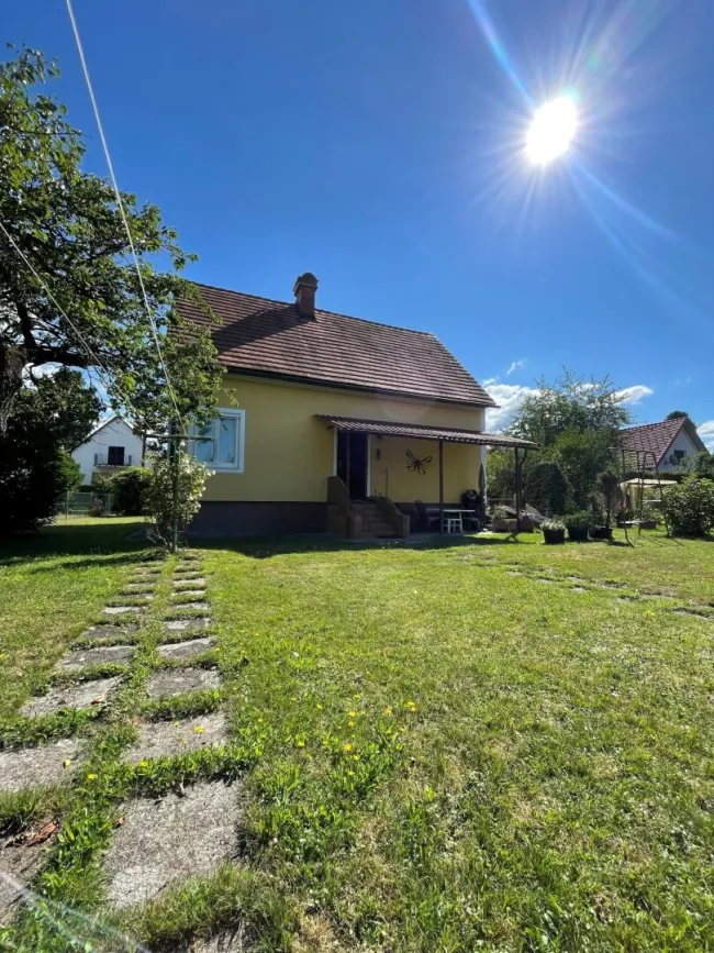 Seltene Gelegenheit in traumhafter Ruhelage- sonniges Grundstück mit älterem Haus und großem Potenzial ! - Titelbild