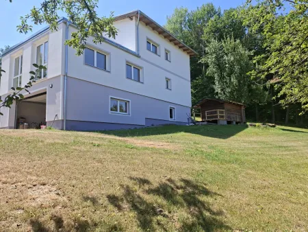 Großzügiges Einfamilienhaus in traumhafter Aussichtslage mit Wald und großem Baugrund in Eichgraben