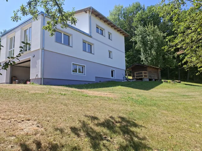 Großzügiges Einfamilienhaus in traumhafter Aussichtslage mit Wald und großem Baugrund in Eichgraben - Bild